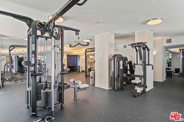 13700 Marina Pointe Drive, Marina del Rey CA: https://media.crmls.org/mediaz/c3e0fbc1-36ae-43f3-a175-c52a30411347.jpg