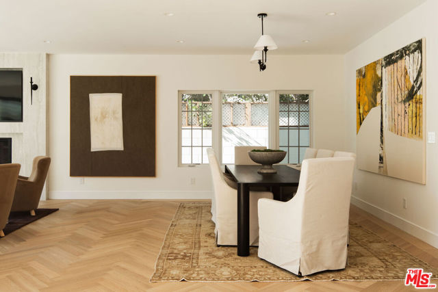 3531 S Barrington Avenue, Los Angeles CA: https://media.crmls.org/mediaz/c3e2075a-bebb-4477-bcbe-6b099d3f550d.jpg