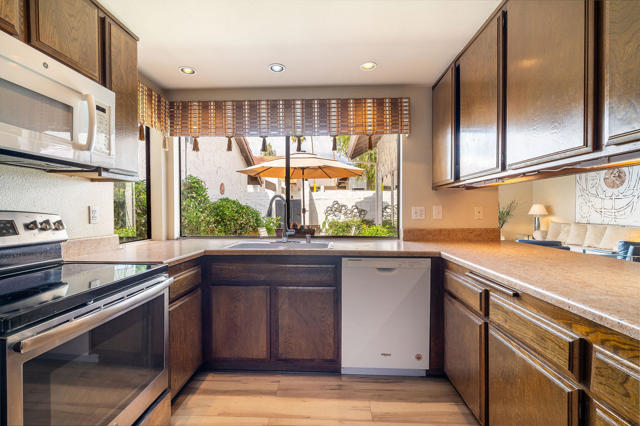 2355 S Gene Autry Trail, Palm Springs CA: https://media.crmls.org/mediaz/c3e283b1-421f-4c47-aec6-3e88287fbab9.jpg