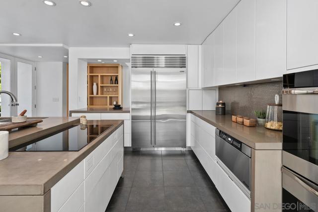 6172 Via Posada Del Norte, Rancho Santa Fe CA: https://media.crmls.org/mediaz/c3e292f7-8b43-4679-898f-5164a0352227.jpg