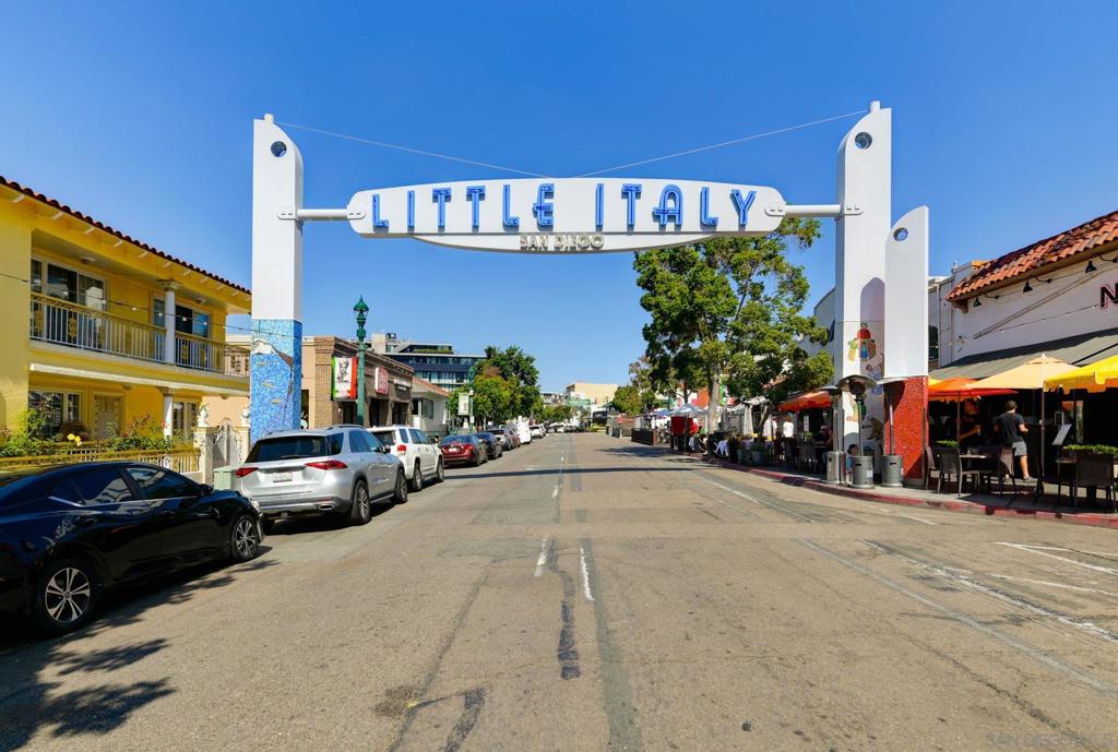 https://media.crmls.org/mediaz/c3e293fc-bf38-44a7-9a00-130f6f9b829a.jpg?preset=X-Large