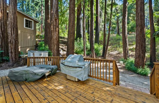 1018 Rambling Road, Boulder Creek CA: https://media.crmls.org/mediaz/c3e29faa-2a98-466e-a096-6ee9f3deed66.jpg