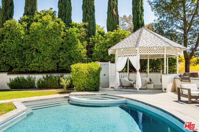 26024 Farmfield Road, Calabasas CA: https://media.crmls.org/mediaz/c3e2d98d-686a-4e36-a80a-88a97dbe8350.jpg