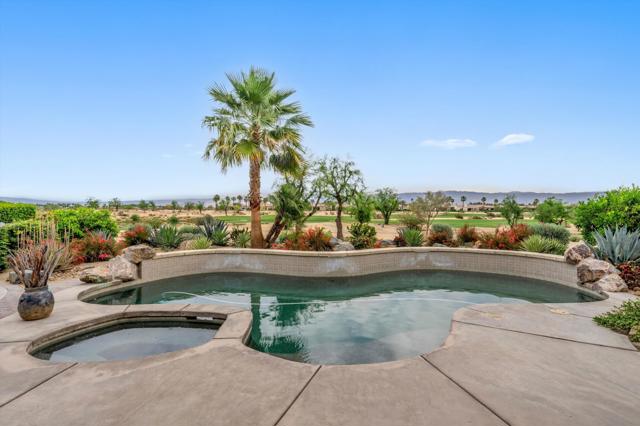 81650 Tiburon Drive, La Quinta CA: https://media.crmls.org/mediaz/c3e2fc08-9f87-4e9d-a5e1-435512e669d2.jpg