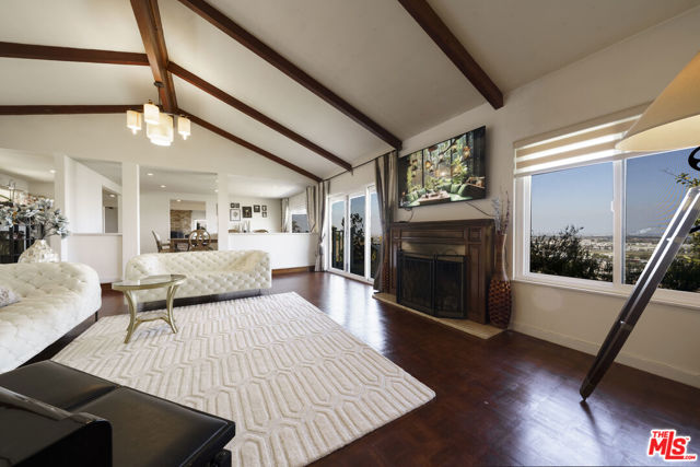 24880 Via Valmonte, Torrance CA: https://media.crmls.org/mediaz/c3e3049a-f8eb-487d-80b3-096e03c09d71.jpg