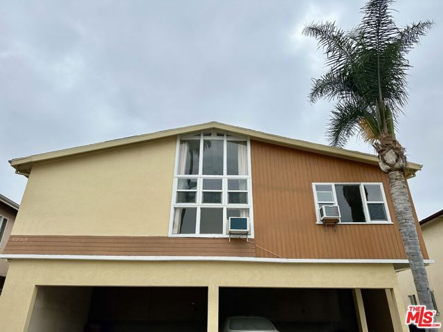 1114 S Sherbourne Drive, Los Angeles CA: https://media.crmls.org/mediaz/c3e3c014-6c35-4653-acca-dbfc0e87b227.jpg
