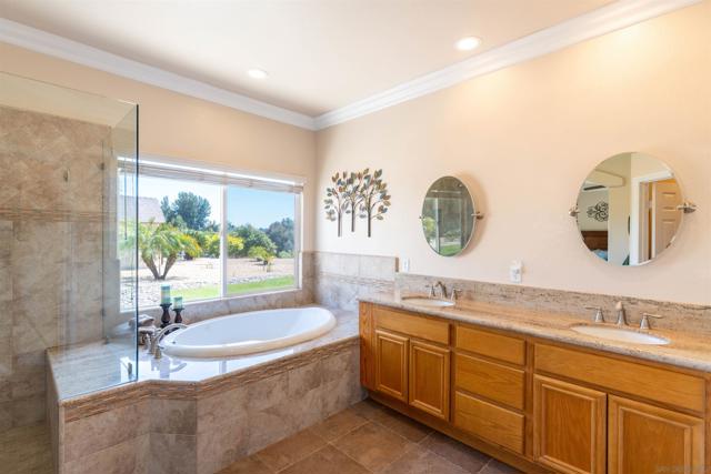2059 Avocado Knoll Lane, Fallbrook CA: https://media.crmls.org/mediaz/c3e3cbd3-da2a-43c5-abe3-4038e021b9d4.jpg