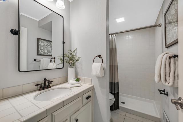 519 Ellesmere Dr, Walnut Creek CA: https://media.crmls.org/mediaz/c3e3cc84-9730-4f3a-aecc-5680b7d5a58e.jpg
