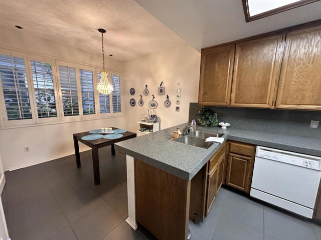 13078 Mindanao Way, Marina del Rey CA: https://media.crmls.org/mediaz/c3e3da8b-25fe-4bea-bc05-341ae6b895c2.jpg