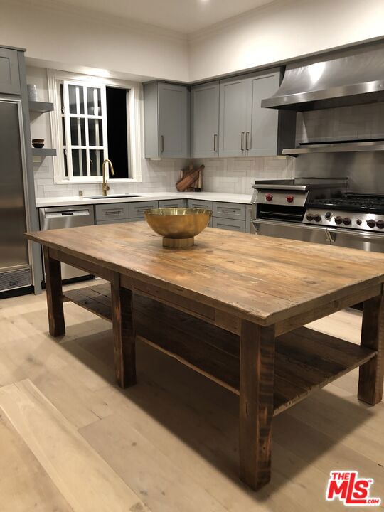 28600 Pacific Coast Highway, Malibu CA: https://media.crmls.org/mediaz/c3e417f5-f96a-42f6-9b0a-a9664f2248f5.jpg