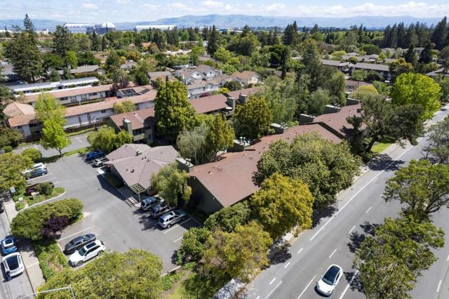 50 E Middlefield Road, Mountain View CA: https://media.crmls.org/mediaz/c3e46cb4-107a-4205-871c-c52f6b514109.jpg