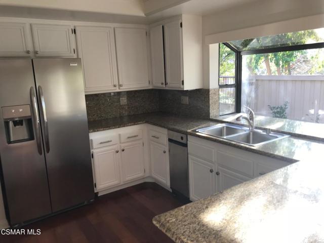 637 Arroyo Oaks Drive, Westlake Village CA: https://media.crmls.org/mediaz/c3e494c0-030f-4a55-ac6f-f700f83896d3.jpg