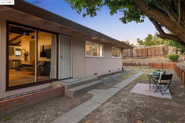 2590 Kavanagh Rd, San Pablo CA: https://media.crmls.org/mediaz/c3e4b3d7-7222-4032-8b99-a8afd0017774.jpg