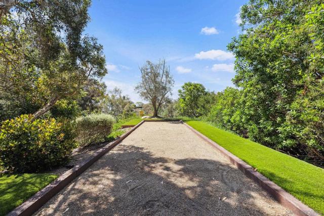 5653 Linea Del Cielo, Rancho Santa Fe CA: https://media.crmls.org/mediaz/c3e5485e-2b91-42f8-897e-1389de98e8de.jpg