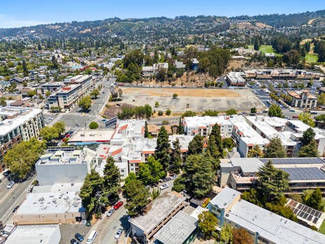 288 Whitmore Street, Oakland CA: https://media.crmls.org/mediaz/c3e5719f-d3b2-482c-b05f-d1783410e46e.jpg
