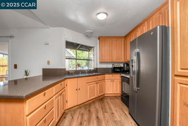 2256 CONCORD DR, Pittsburg CA: https://media.crmls.org/mediaz/c3e65048-7f16-4592-a2a3-98f1159cd196.jpg
