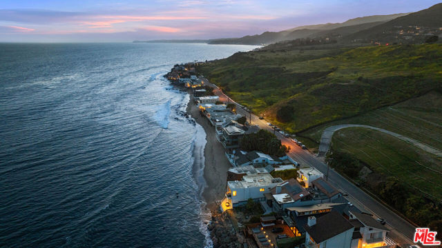 24146 Malibu Road, Malibu CA: https://media.crmls.org/mediaz/c3e6609c-1150-4144-aae6-80e0b03fe4a6.jpg