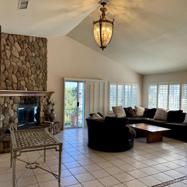 Detail Gallery Image 12 of 75 For 2848 Los Alisos, Fallbrook,  CA 92028 - 5 Beds | 3 Baths