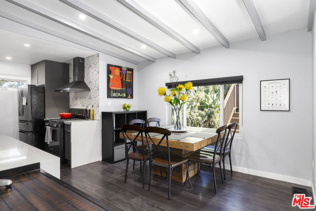 3741 Woolwine Drive, Los Angeles CA: https://media.crmls.org/mediaz/c3e682d8-1307-4982-b31f-ecd90c3cd58e.jpg