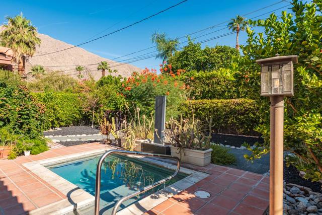 438 E Avenida Hokona, Palm Springs CA: https://media.crmls.org/mediaz/c3e6d11d-fa58-446f-903d-f9df877b605f.jpg