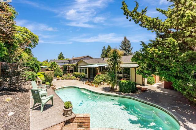 36 Barcelona Ct, Danville CA: https://media.crmls.org/mediaz/c3e6fe6a-779d-48bb-9e6a-16fc208ada61.jpg