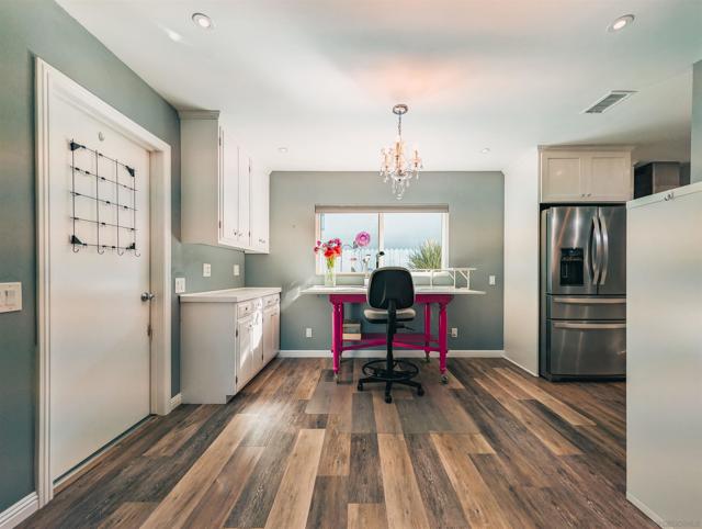 16482 Roca Dr, San Diego CA: https://media.crmls.org/mediaz/c3e704da-8627-4839-ba28-1a8e53ecc19b.jpg