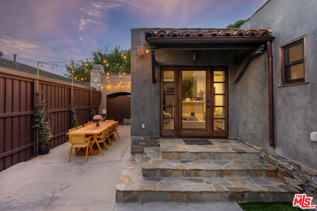 338 Westbourne Drive, West Hollywood CA: https://media.crmls.org/mediaz/c3e84a20-6c20-46b5-a060-f0184e265402.jpg
