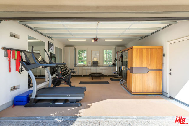 2052 Shadow Creek Drive, Agoura Hills CA: https://media.crmls.org/mediaz/c3e85584-1d8a-46ab-9c6a-dd9b944f50ce.jpg