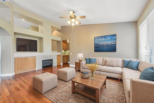 2578 Ridge Crest Ct., Castro Valley CA: https://media.crmls.org/mediaz/c3e8b68d-f993-4e00-97a7-106a49760f5b.jpg
