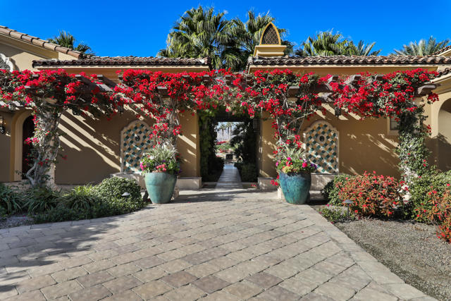 52345 Via Savona, La Quinta CA: https://media.crmls.org/mediaz/c3e91753-d268-4a84-ae2d-c5684ce96eb1.jpg