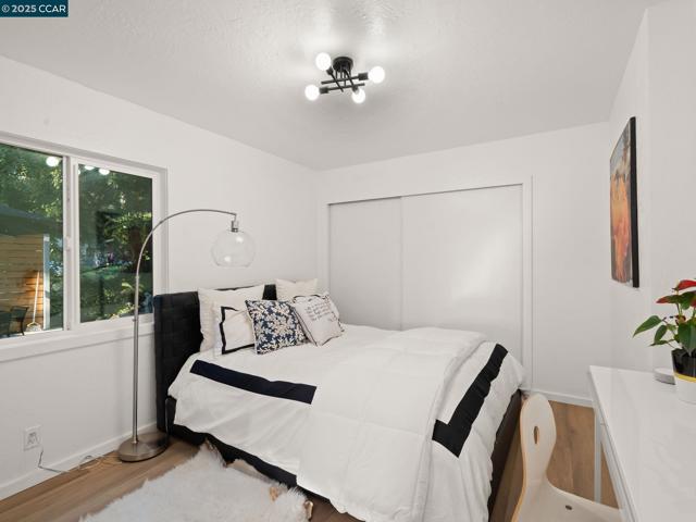 230 Fairlawn Dr, Berkeley CA: https://media.crmls.org/mediaz/c3e91d18-e70c-4b7a-bdcb-2e8a6eae4d86.jpg