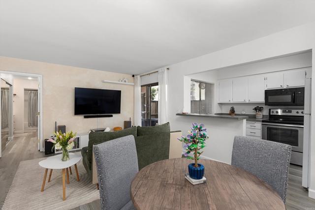 Detail Gallery Image 3 of 30 For 7980 Mission Center Ct. #F,  San Diego,  CA 92108 - 1 Beds | 1 Baths