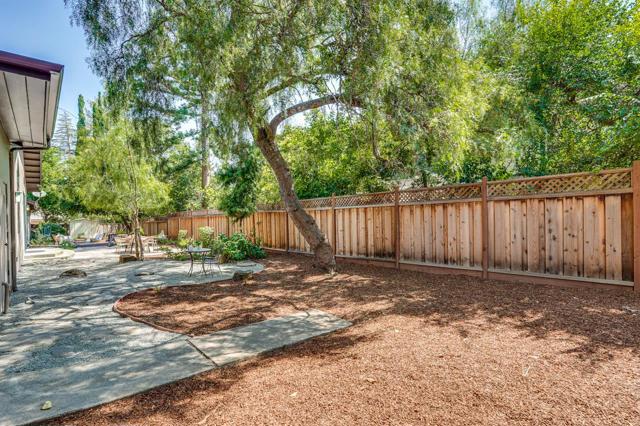 1625 Hazelaar Way, Los Altos CA: https://media.crmls.org/mediaz/c3eb3ed4-1798-4ed9-b939-94225057039b.jpg