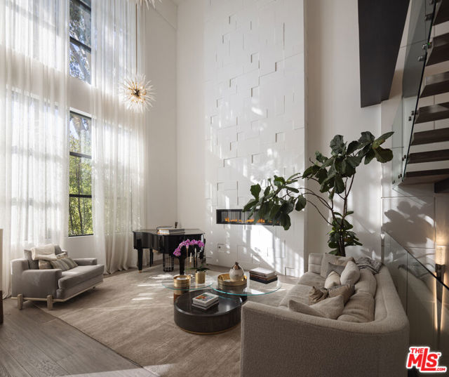 800 N Tigertail Road, Los Angeles CA: https://media.crmls.org/mediaz/c3eb5175-d088-4c20-83b4-898303ac9e2a.jpg