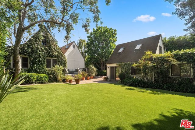 440 19th Street, Santa Monica CA: https://media.crmls.org/mediaz/c3eb8add-fc9f-4146-804f-e60a3c66cb7b.jpg