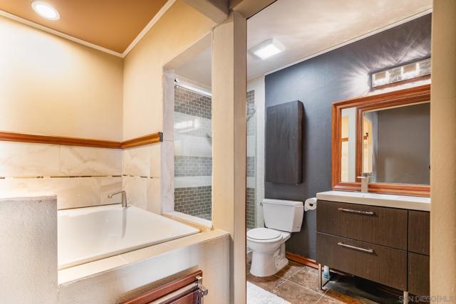 6433 La Paloma Street, Carlsbad CA: https://media.crmls.org/mediaz/c3ebbaef-452a-45b8-9331-e33c40c2c943.jpg