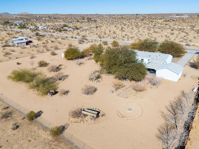 62851 Aberdeen Drive, Joshua Tree CA: https://media.crmls.org/mediaz/c3ec1483-aa3e-4415-94c3-230ebbd6ed96.jpg
