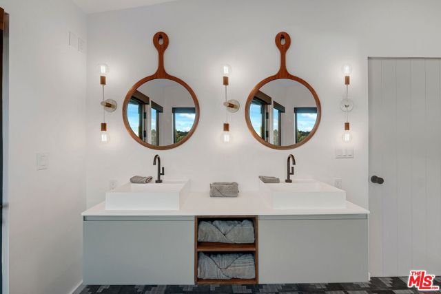 8400 Edwin Drive, Los Angeles CA: https://media.crmls.org/mediaz/c3ec47bb-8462-4610-8eff-5838c02ff8a6.jpg