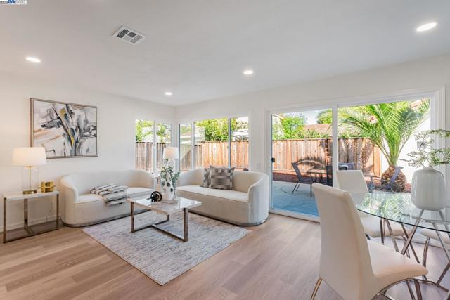 3856 Jacana Lake Ct, Fremont CA: https://media.crmls.org/mediaz/c3ecca97-598e-4690-a2ab-60a74b56f510.jpg