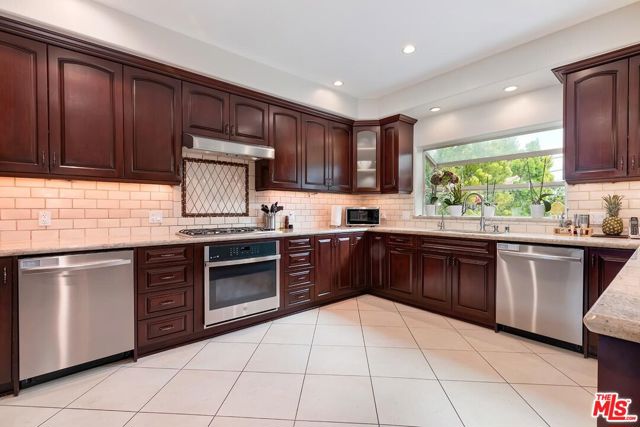 1524 Reeves Street, Los Angeles CA: https://media.crmls.org/mediaz/c3ecd872-90b6-47d7-9d27-071cffa1ab58.jpg