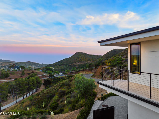 33433 Decker School Road, Malibu CA: https://media.crmls.org/mediaz/c3ed0b4a-c338-4932-b149-dd78bd5f59f8.jpg