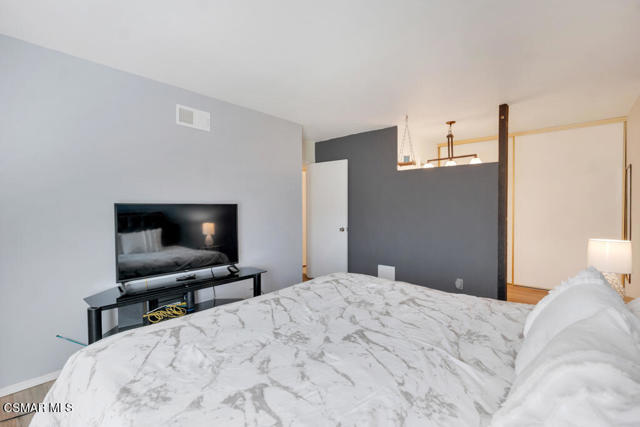 246 W Vineyard Avenue, Oxnard CA: https://media.crmls.org/mediaz/c3ed7130-fe2f-44a8-805e-536509e46430.jpg