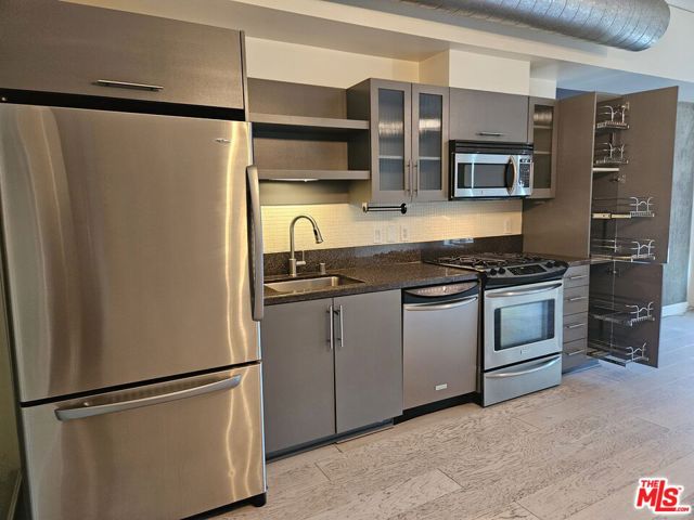 1111 S Grand Avenue, Los Angeles CA: https://media.crmls.org/mediaz/c3edbcb4-c01f-47bf-9a83-80ef1ac0600f.jpg