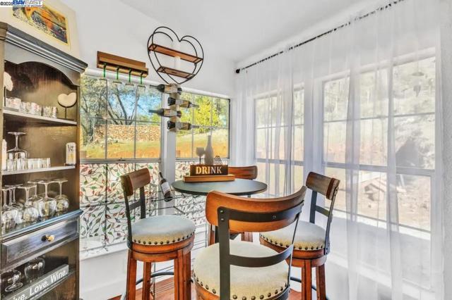 1170 Graceland Pl,  CA: https://media.crmls.org/mediaz/c3edc982-56a7-46ee-a7a2-2b262ec4bfae.jpg