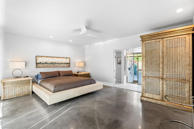 Image 18 of 60 For 76080 Fairway Drive