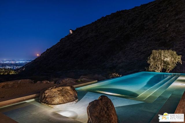 2215 Vista Distancia Court, Palm Springs, CA 92262
