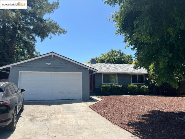 35 Baylor Ln, Pleasant Hill CA: https://media.crmls.org/mediaz/c3ee5204-1562-4b94-b18a-b8c189ae4001.jpg