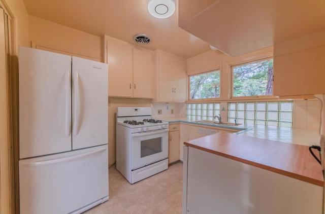 25145 N Carmel Hills Drive, Carmel CA: https://media.crmls.org/mediaz/c3eecb23-80e7-4578-ab0a-09a3dc6214ed.jpg