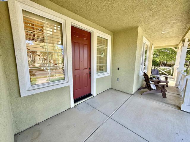 752 Barleta Ln, Livermore CA: https://media.crmls.org/mediaz/c3ef6661-a0ee-44ed-80f4-3dae87d21d4c.jpg