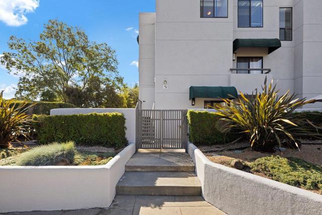5 W Bellevue Avenue, San Mateo CA: https://media.crmls.org/mediaz/c3efe5d9-8b45-4956-ac76-68fc1ed35527.jpg